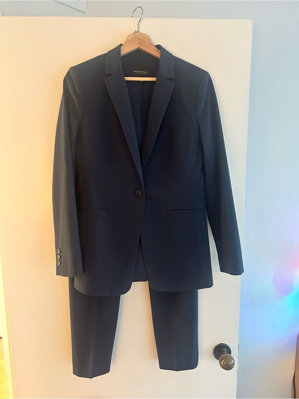 Banana Republic Navy women’s Two-Piece Suit-Size 8 Blazer & Trousers